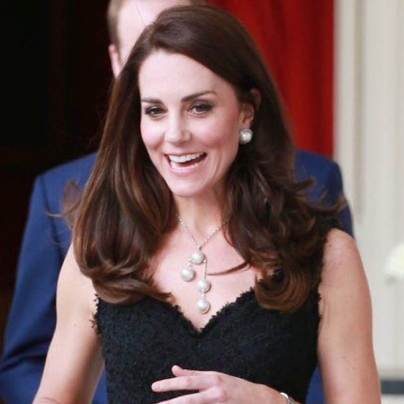 NWOT Pearl Necklace 😍 - Picture 3 of 16